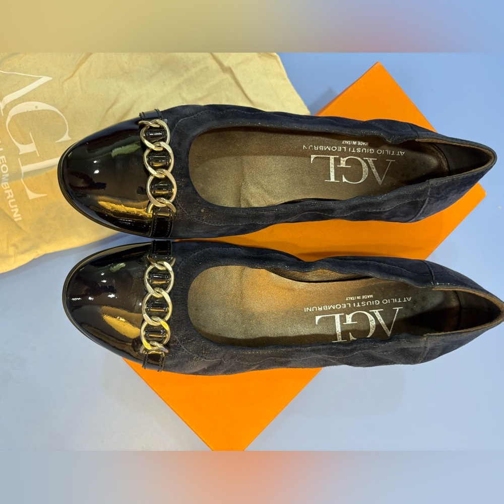 Attilio Giusti Leombruni Navy Blue Flats with Gold Chain Accent.